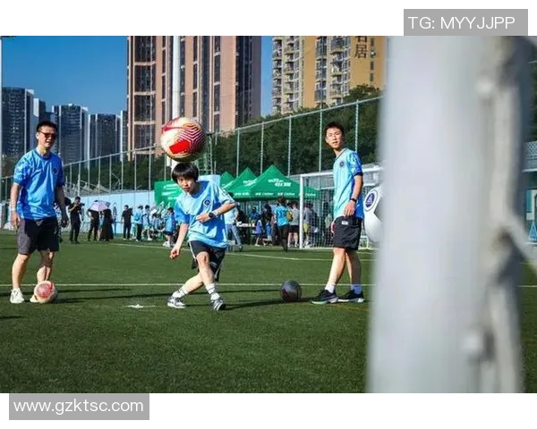 深圳足球赛激情四溢球迷齐聚见证精彩对决与青春梦想